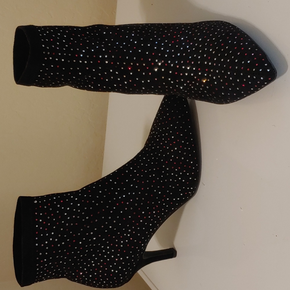 International Concept pull on dress boot 3" heel 8.5 med
